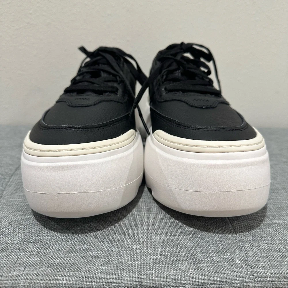 *NWOT* UGG Marin Mega Trainer Sneaker
